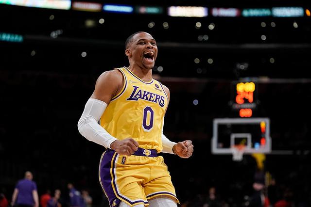 切尔西女足前锋科尔官宣自己与女友梅维斯已怀孕